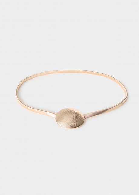 Metal belt with oval clasp