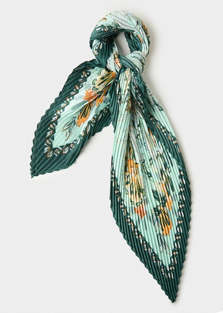 Pleated scarf in satin finish