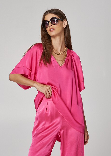 Blouse with satin look and ruffles on the sleeves