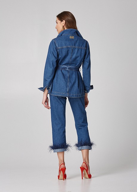 Jeans with feathers