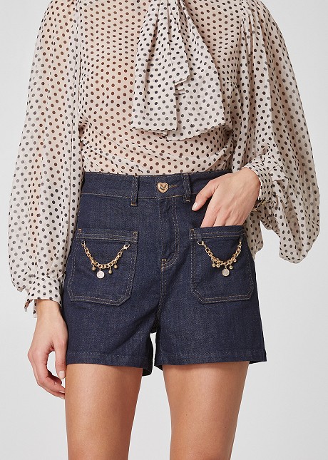 Jean shorts with decorative chains