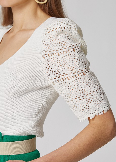 Плетена блуза с детайли на ръкавите