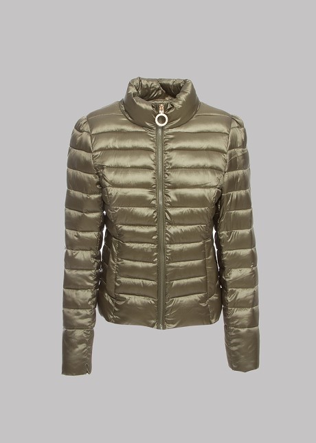Short puffer jacket with pockets