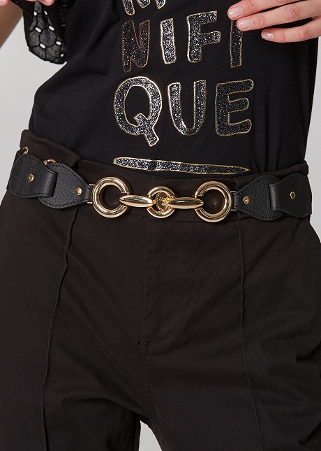 Elasticated belt with chain look buckle