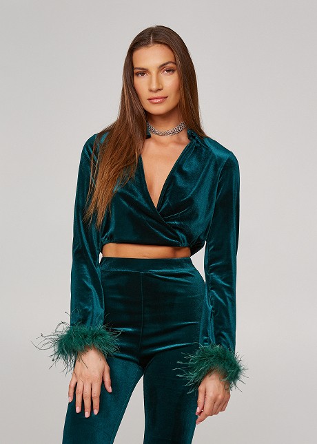 Velvet look cropped top woth feathers
