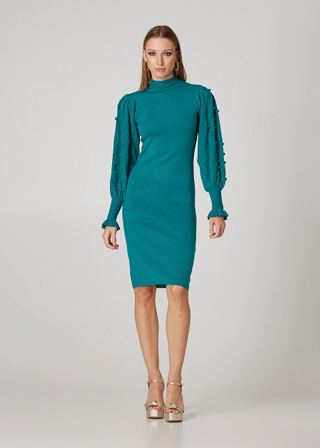 Knitted midi dress with stamenent sleeves