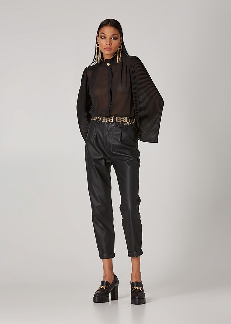 Pleated shirt with wide sleeves