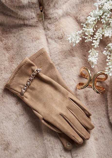 Gloves with decorative chain