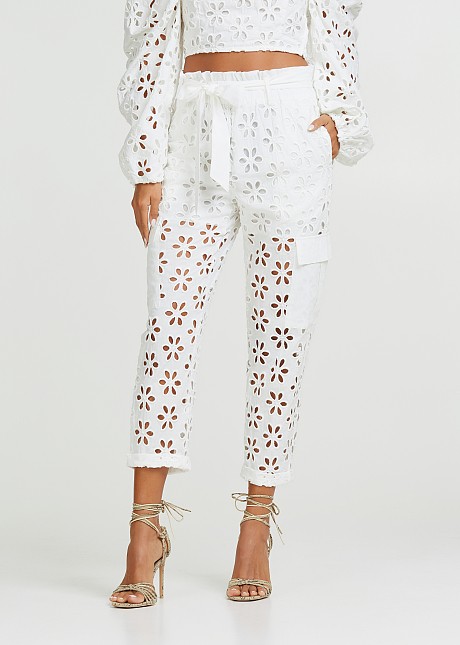 Cropped pants with broderie lace and cargo pockets