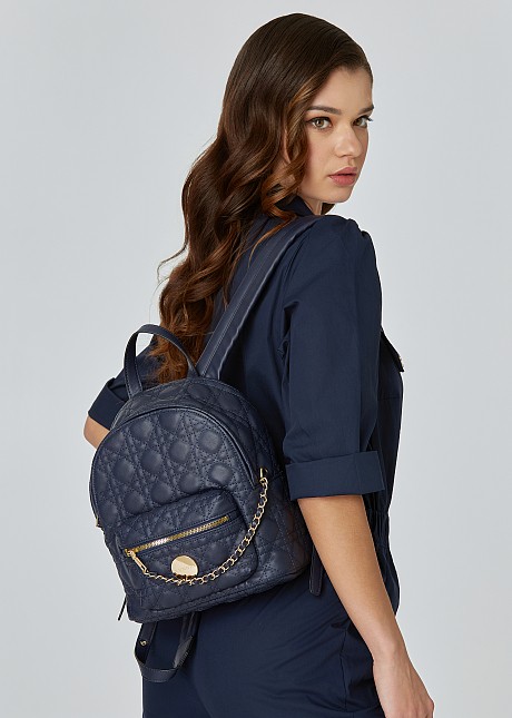 Quilted bagpack in fake leather look