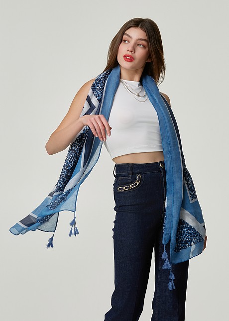 Animal print scarf in blue shades