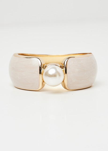 Handcuff bracelet decorated with pearl