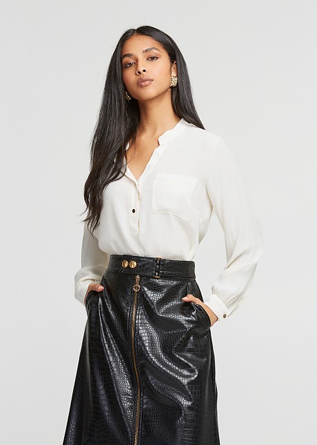 Blouse with details in satin look