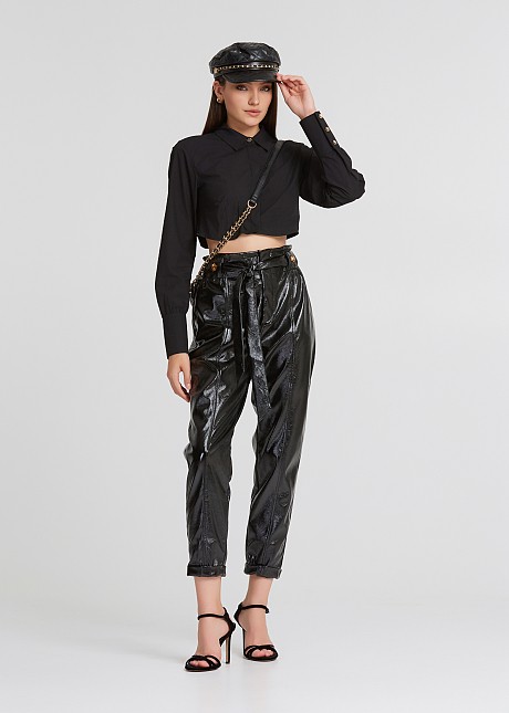 Highwaisted pants in vinyl look