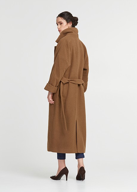 Long coat with detachable belt