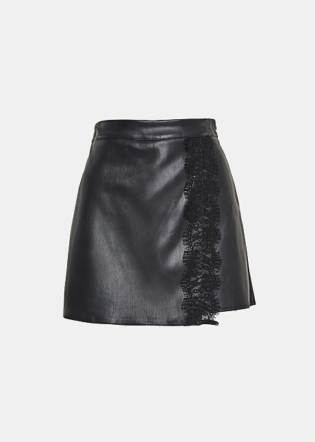 Skorts in leather look with lace detail