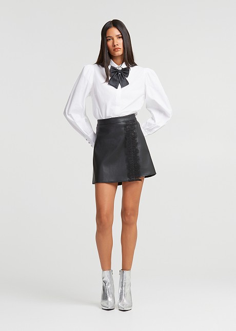 Skorts in leather look with lace detail