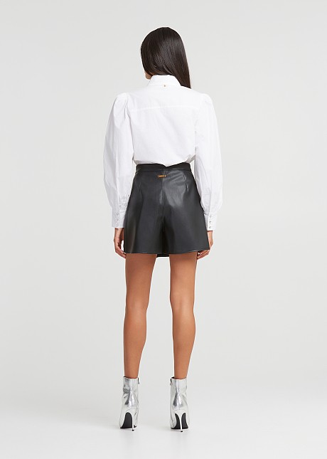 Skorts in leather look with lace detail