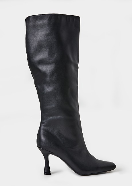 Mid heeled square toe boots