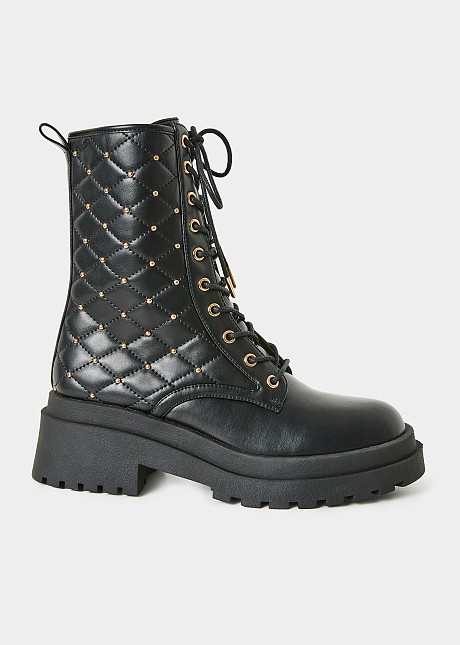 Quilted boots με studs