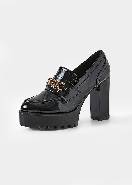 Loafer with detail chain