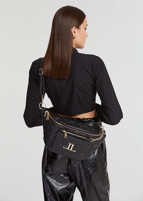 Oversized quilted bag in waist style