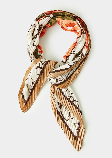 Pleated scarf with floral print