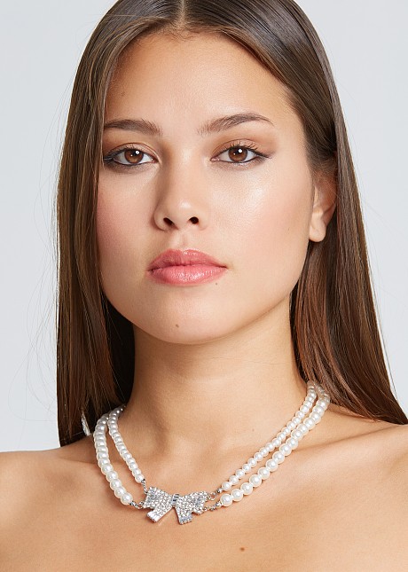 Faux pearls necklace with embellishment bow