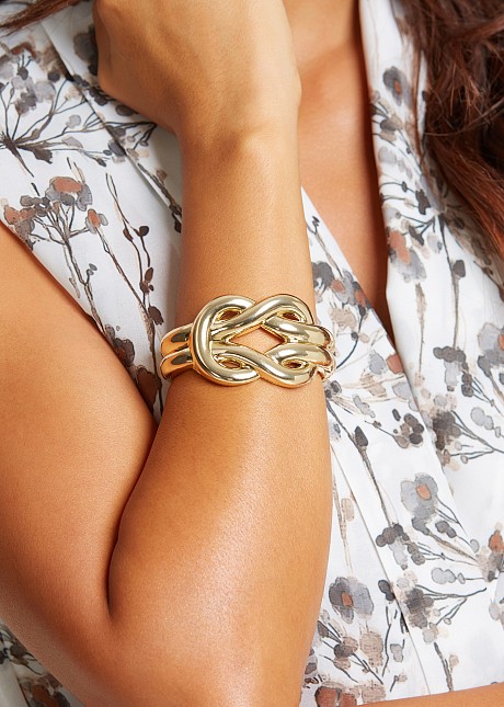 Bracelet with knot style