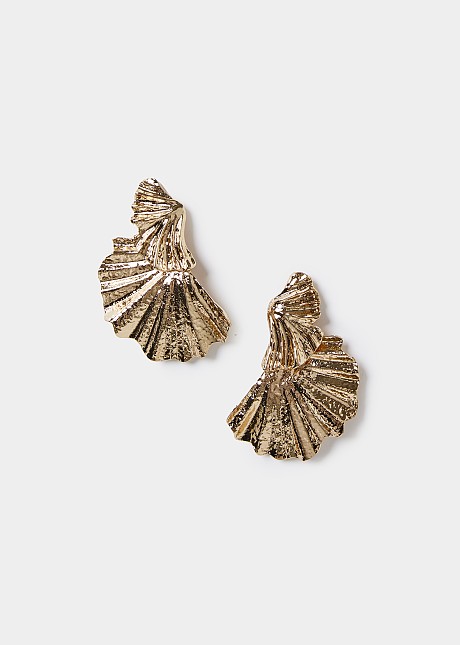 Drop earrings with textured leaf desing