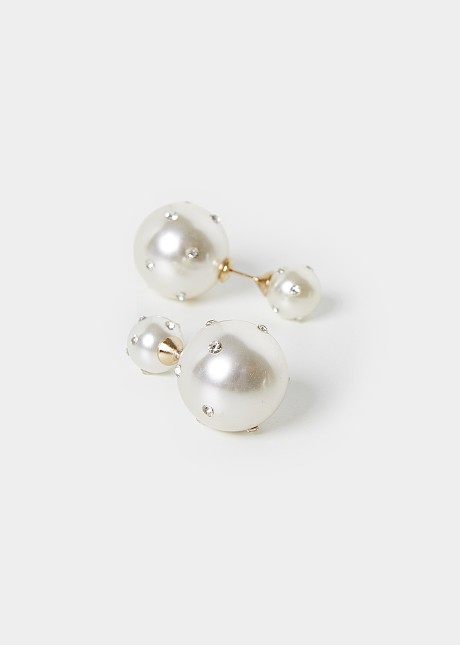 Stud earrings in 2 faux pearls