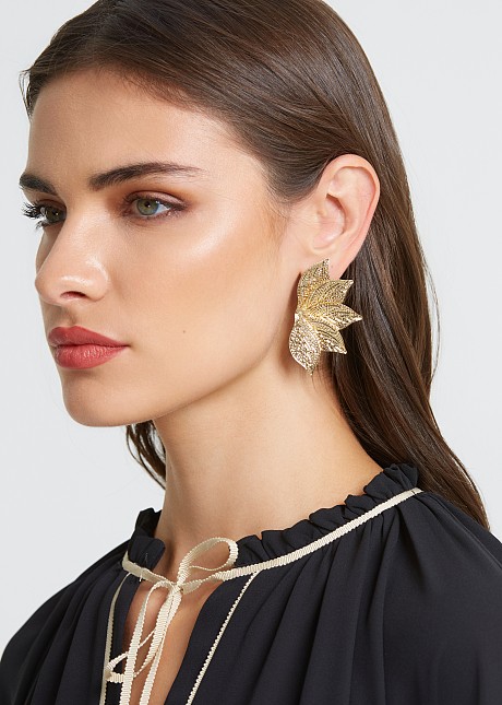 Textured leaf stud earrings