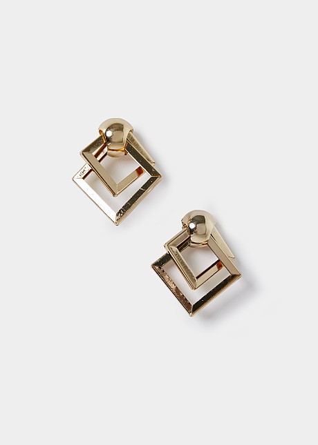 Stud earrings in diamond shape