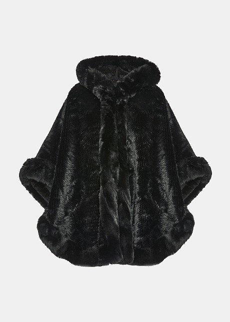 Cape in fur look