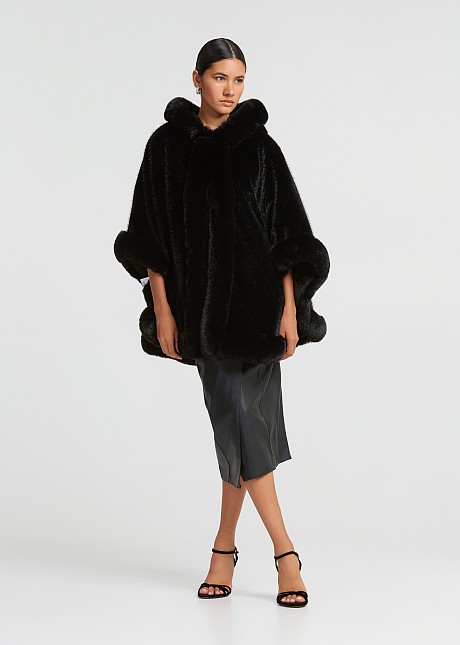 Cape in fur look