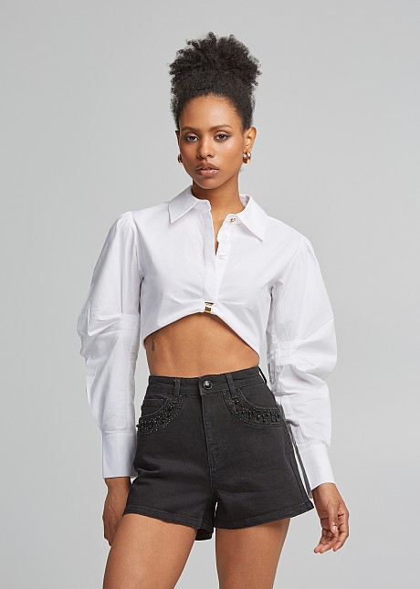 Collar cropped top with details