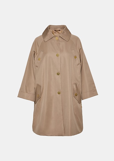 Trench coat with large buttons