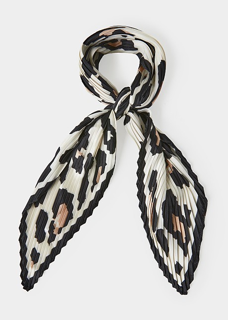 Leopar pleated scarf