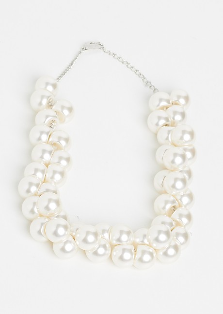 Faux pearls necklace