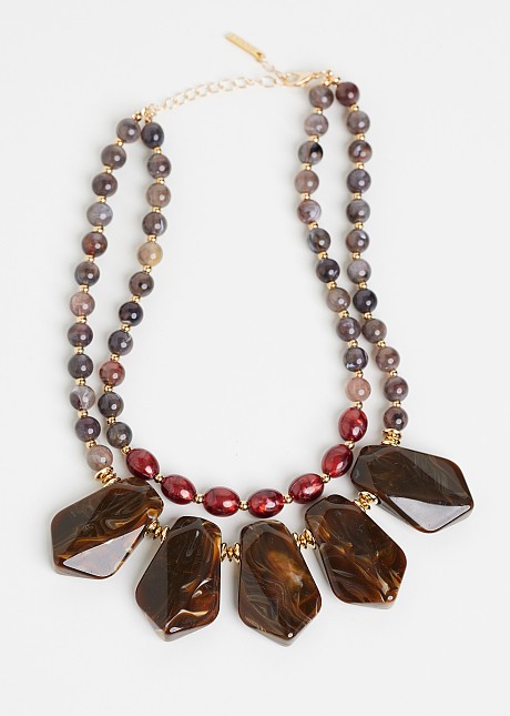 Oversized necklace with stones