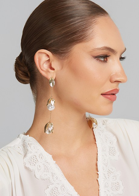 Floral drop earrings with pearls