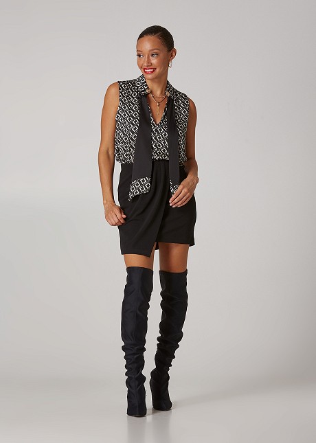 Sleeveless blouse with scarf