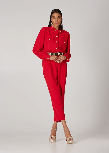 Jumpsuit decorated with gold buttons