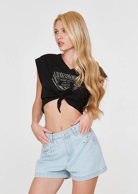 Cropped t-shirt with statement from rhinestones