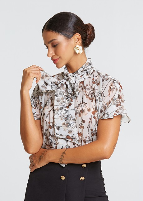 Short sleeve blouse with knot