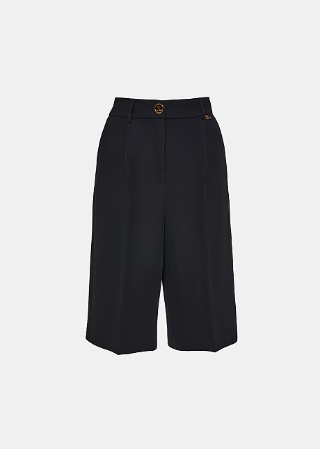 Pleated crepe bermuda shorts