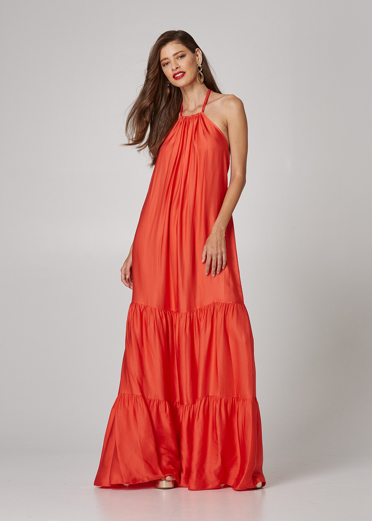Maxi dress with tie on the neck