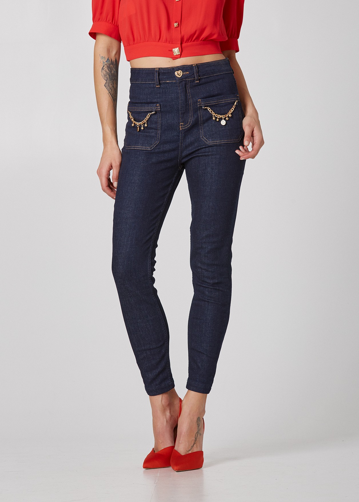 Jeans with decorative chains