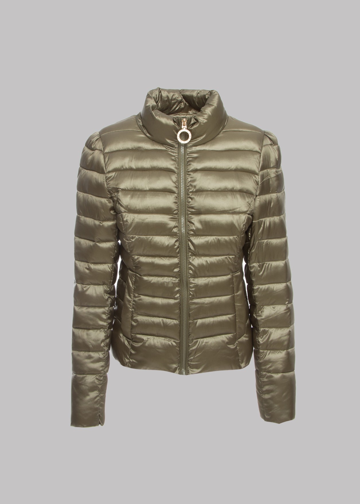 Short puffer jacket with pockets