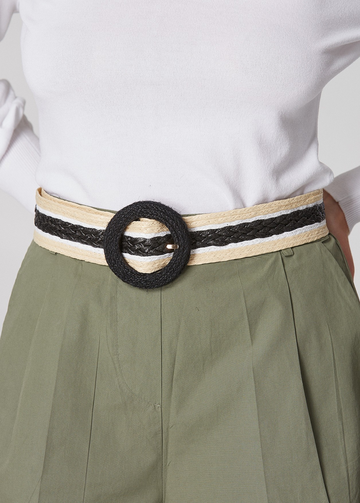 Raffia belt with knitted details